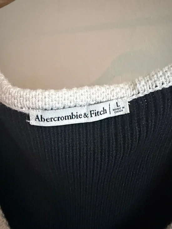 A&F Mara Button Up Sweater Vest - Picture 2 of 4